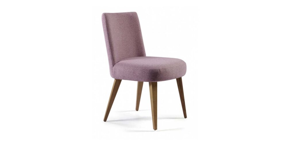 Dining chair with wooden legs